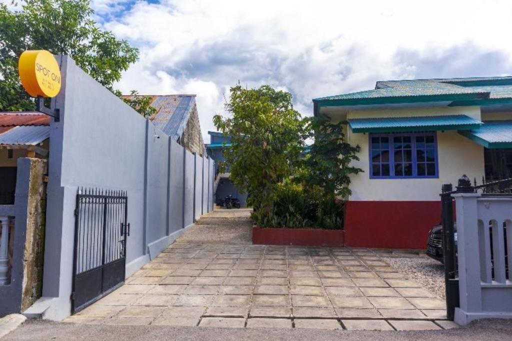 SPOT ON 2063 Bethania Residence Kupang (East Nusa Tenggara) Exterior foto